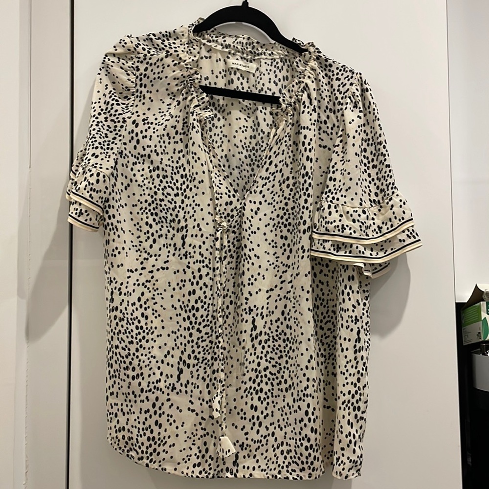 Max Studio short sleeve top with black and gold accents (Size XL)